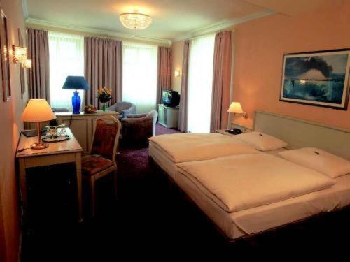 Hotel Zur Post Бернкастель-Кюс Экстерьер фото