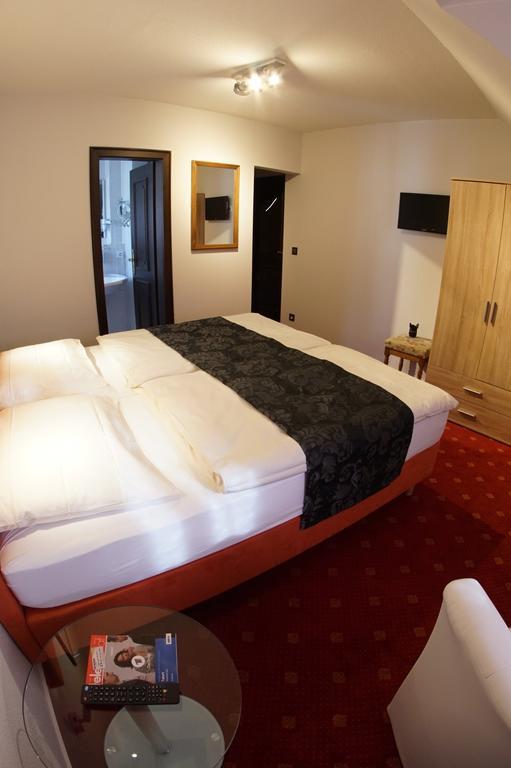 Hotel Zur Post Бернкастель-Кюс Номер фото