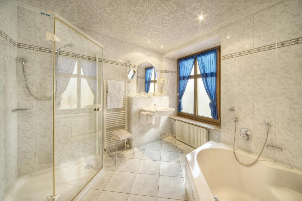 Hotel Zur Post Бернкастель-Кюс Номер фото