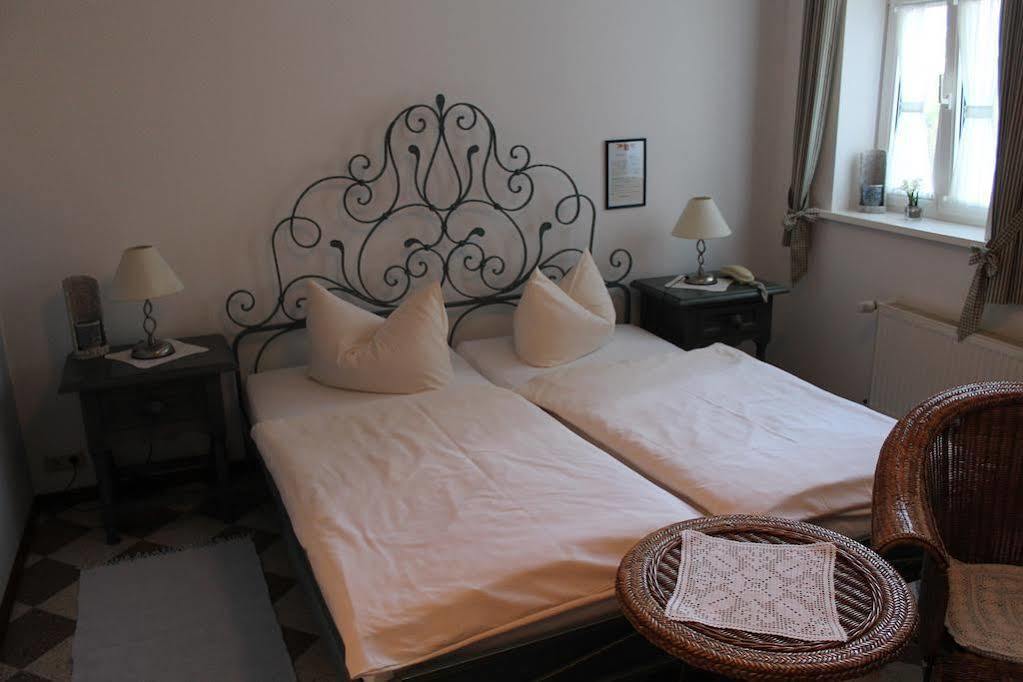 Hotel Zur Post Бернкастель-Кюс Экстерьер фото