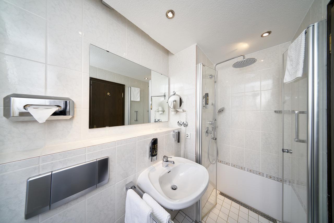 Hotel Zur Post Бернкастель-Кюс Экстерьер фото