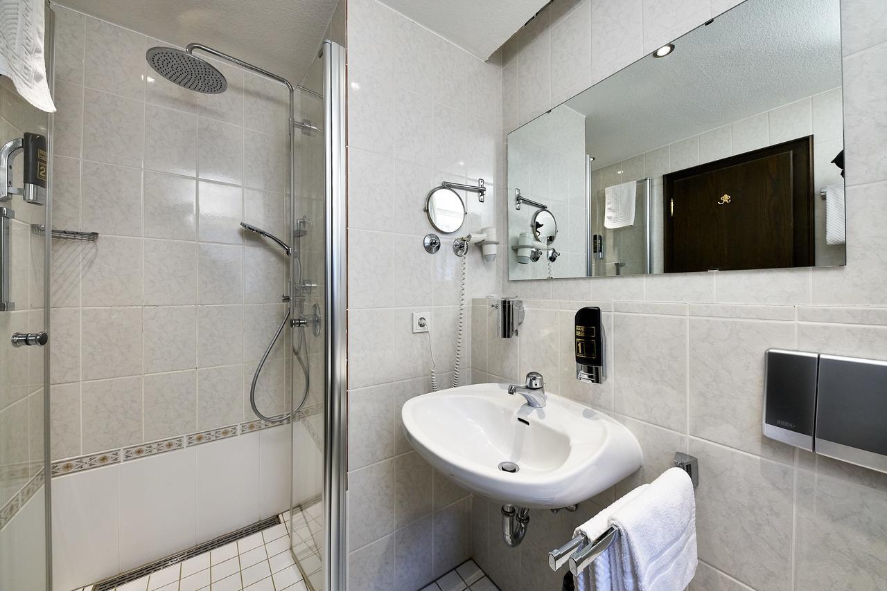 Hotel Zur Post Бернкастель-Кюс Экстерьер фото